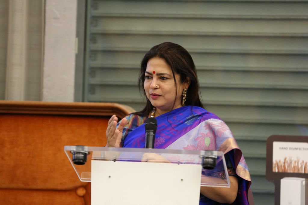 MoS MEA @M_Lekhi address the members of the international community in Geneva on 75 years of India’s independence Azadi Ka Amrit Mahotsav & attended the cultural event – the splendid saga of Indian sarees & ICCR sponsored Khadi Tapestry Exhibition.