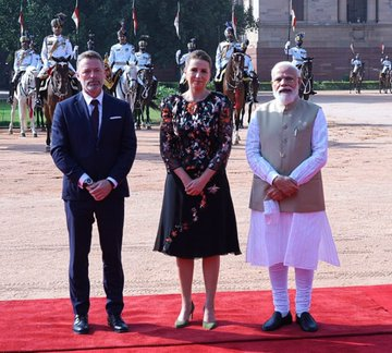 PM  @narendramodi  welcomes Prime Minister of Denmark  @Statsmin  H.E. Ms. Mette Frederiksen and Mr. Bo Tengberg on their maiden visit to India, in a grand ceremony at the Rashtrapati Bhavan.