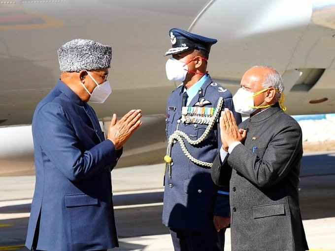 Ladakh LG R.K Mathur welcomes President Ram Nath Kovind upon his arrival to the Union Territory of Ladakh.  President Ram Nath Kovind to celebrate Dussehra with soldiers in Ladakh’s Drass area