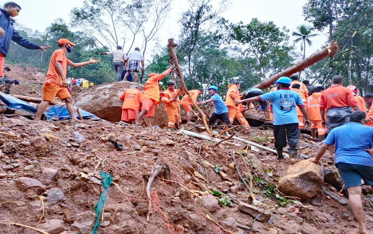 Heavy Rain lashes hilly regions of Kerala; IMD issues orange alert for Idukki, Kottayam and Pathanamthitta districts today