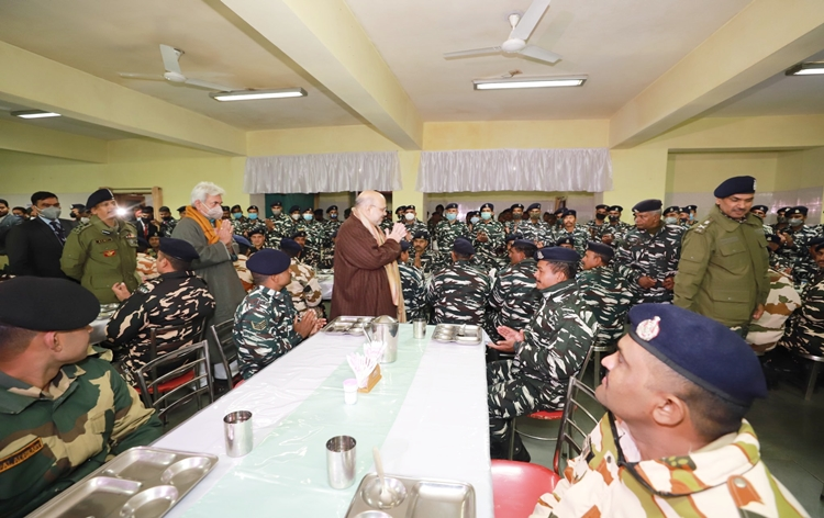 HM Amit Shah extends his J&K visit and spends night in CRPF camp at Lethpora in Pulwama; Says he will talk to the youth of Kashmir and not Pakistan