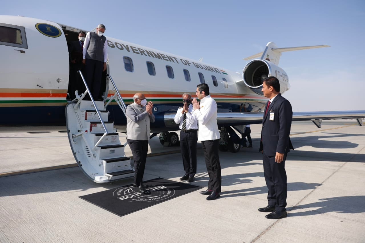 Gujarat CM  @Bhupendrapbjp  lands at Al Maktoum International Airport in Dubai for his 2-day UAE visit. The visit is focused on showcasing business opportunities in the State.