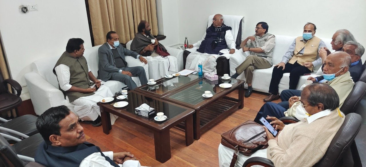 Delhi | Leaders of Opposition parties hold a meeting to take a decision on whether to attend or not the meeting called by the Government on suspension of 12 Opposition members of Rajya Sabha