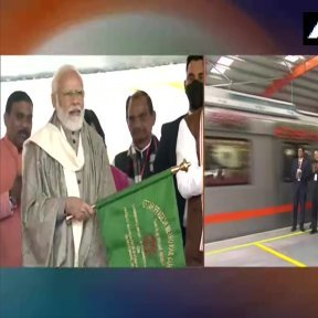 Uttar Pradesh | Prime Minister Narendra Modi flags off  a section of Kanpur Metro. The completed 9 km long section of Kanpur Metro Rail Project stretches from IIT Kanpur to Moti Jheel.