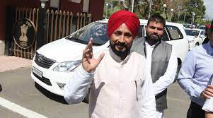 Punjab CM Charanjit Singh Channi today announced a fixed monthly allowance of Rs 2500 for Asha workers against the earlier amount received by them on the basis of incentives, which would benefit nearly 22,000 Asha workers: State Govt