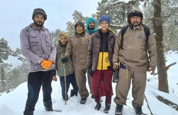 Amid heavy snowfall, State Disaster Response Fund (SDRF) team rescued tourists, locals stranded in Dharchula in Pithoragarh, Uttarakhand this morning.