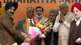 Delhi: Several leaders from Punjab including former MLA Arvind Khanna, SAD leader Gurdeep Singh Gosha, and former Amritsar councillor Dharamveer Sarin join BJP in presence of Union Ministers Hardeep Puri and Gajendra Singh Shekhawat.