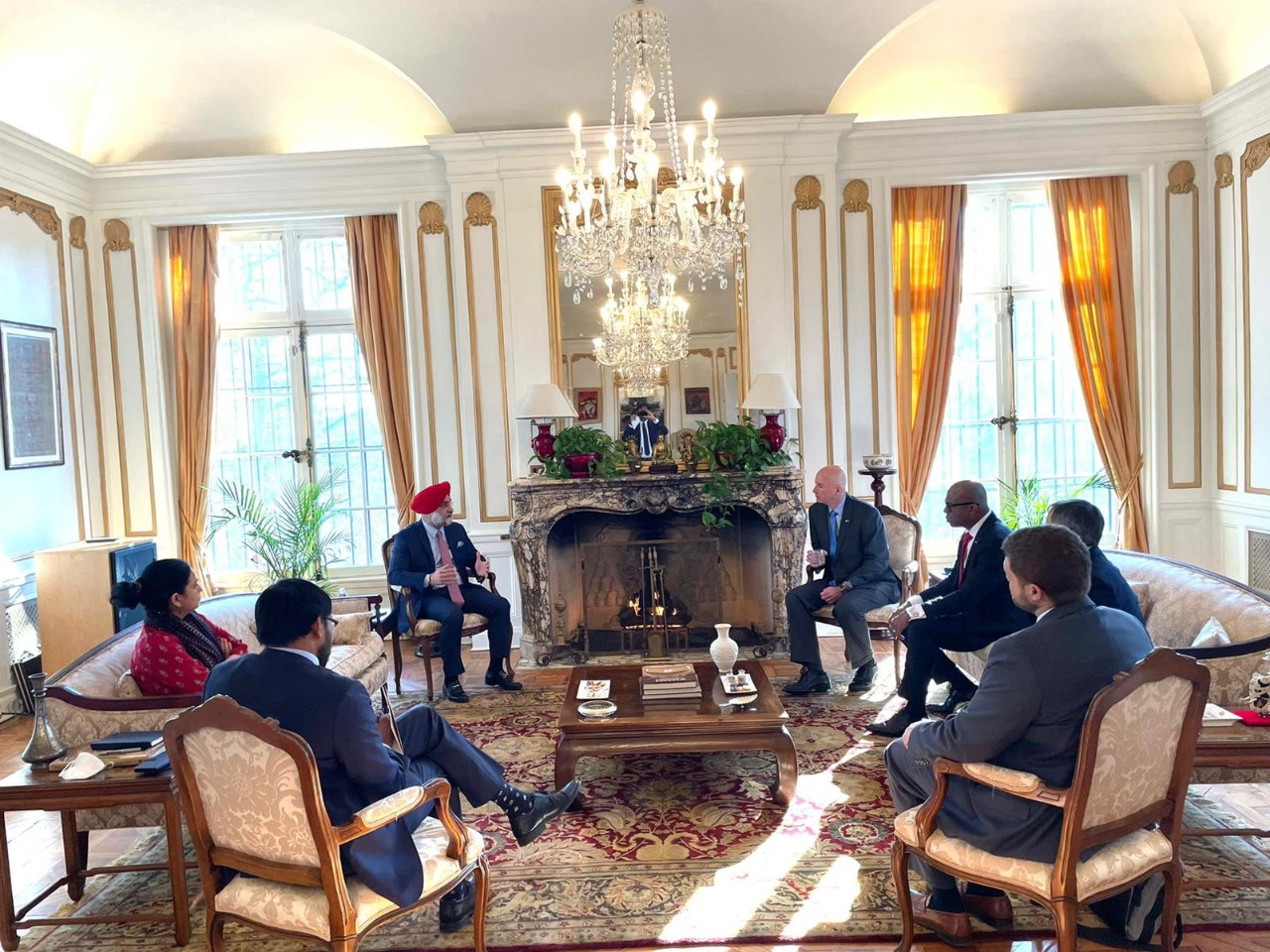 Ambassador of India to the U.S.  @SandhuTaranjitS  meets Governor of Nebraska  @GovRicketts  & his team.   They discussed strengthening partnerships between India & Nebraska in fintech, agriculture, pharma, renewable energy & education.