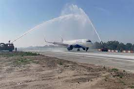 The extended runway at the Jammu Airport became operational, the revised stretch is now 8,000 feet.