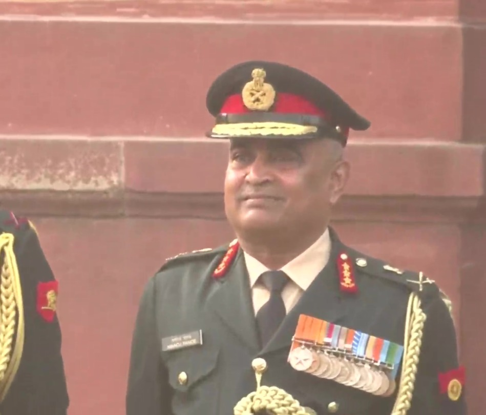 Lt Gen Manoj Pande, new Vice Chief of the Army, accorded Guard of Honour at South Block.