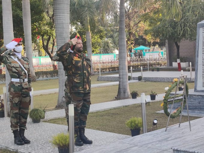 On assuming command of Crossed Swords Division Maj Gen Vikram Singh Sekhon, Yudh Seva Medal laid a wreath at Crossed Swords War Memorial in a solemn ceremony and paid Homage to Bravehearts.