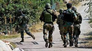 Jammu & Kashmir | One terrorist killed in an encounter at Chermarg, Zainapora area of Shopian. Police and security forces are carrying out the operation.