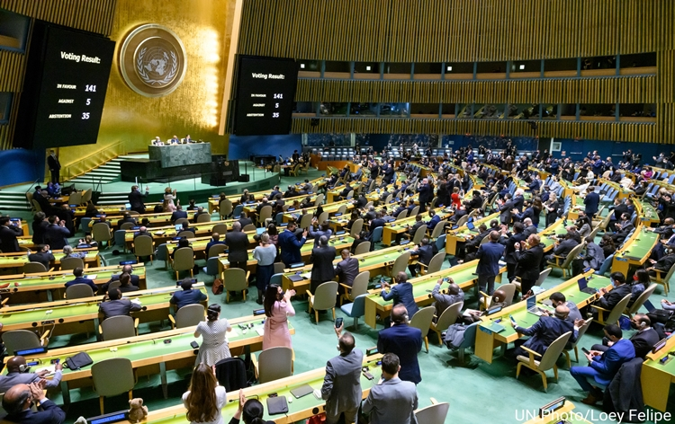 UNGA adopts resolution deploring Russian aggression in Ukraine; Urges Moscow to immediately withdraw forces from Ukraine