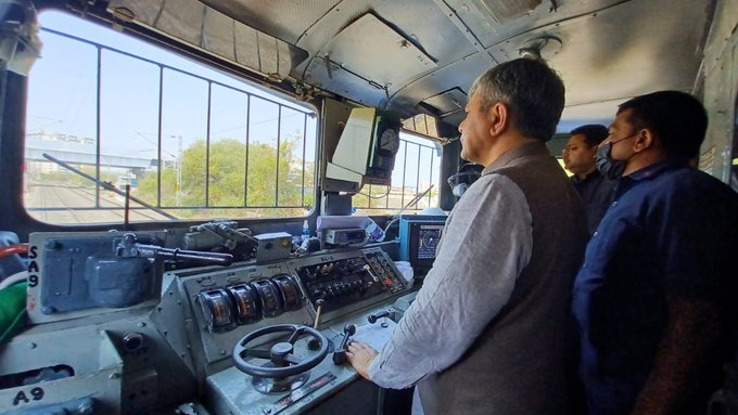 On #NationalSafetyDay, Union Minister for Railways  @AshwiniVaishnaw  heading for LIVE testing of Kavach- automatic train protection technology.