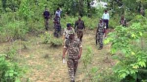 Chhattisgarh | 3 CRPF jawan injured in an exchange of fire with Naxals near Elmagunda camp in Sukma district, early this morning. Injured jawans are stable, would be shifted to higher medical center for further treatment: Bastar IG P Sundarraj