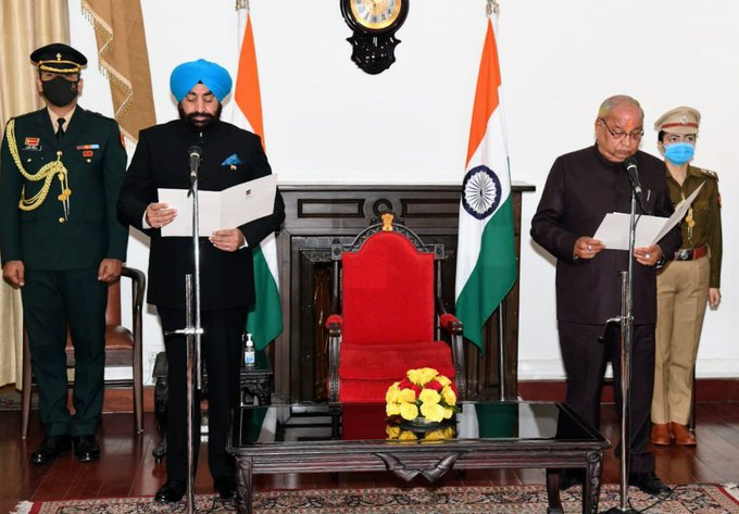 Uttarakhand: Governor Lt. General Gurmit Singh (Retd) administered oath to Bansidhar Bhagat as protem Speaker of Uttarakhand Legislative Assembly at Raj Bhawan in Dehradun.