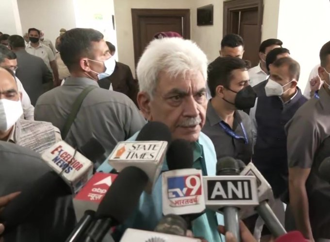 A high-level delegation has come to explore the investment avenues in J&K. Our Industry dept will organize a program tomorrow regarding it. As of now, we've sanctioned over Rs 26,000 Cr proposals & we're expecting to cross it Rs 70,000 Cr in next 6 months: J&K LG  @manojsinha_