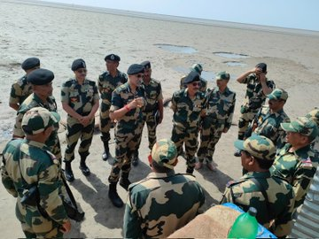 DG, BSF, Pankaj Kumar Singh reached forward creek area on 2nd day of his visit to Gujarat Frontier. He reviewed the security scenario at India-Pakistan International Border in Creek and Harami Nala area.