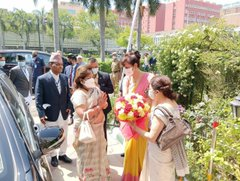 New Delhi: The wife of the Prime Minister of Nepal, Arju Rana Deuba, visited AIIMS today. In AIIMS, She visited Mother-Child Block. She spoke to the AIIMS faculty on how to promote maternity care in Nepal.