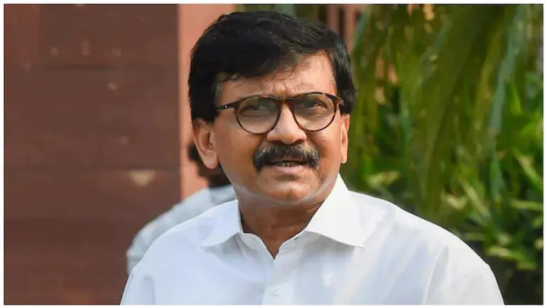 Sri Lanka's condition is very worrisome. India is on that path. We have to handle it otherwise our condition will be worse than Sri Lanka. Mamata Banerjee has also said to call for an all-party meeting under PM Modi's leadership: Shiv Sena MP Sanjay Raut in Delhi