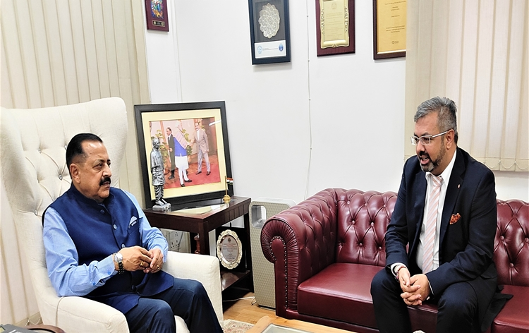 Swiss Member of Parliament, Niklaus Samuel Gugger called on Union Minister Jitendra Singh in New Delhi