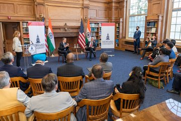 EAM  @DrSJaishankar  participated in a discussion at  @HowardU  with US Secretary of State  @SecBlinken ; Discussion on joint efforts in education & skill development with Indian and American students.