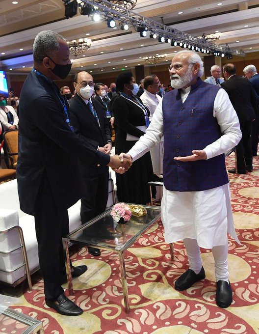 Foreign Affairs Minister of Nigeria,  @GeoffreyOnyeama  met PM  @narendramodi  at the inaugural Session of the 7th  @RaisinaDialogue  in NewDelhi, India.