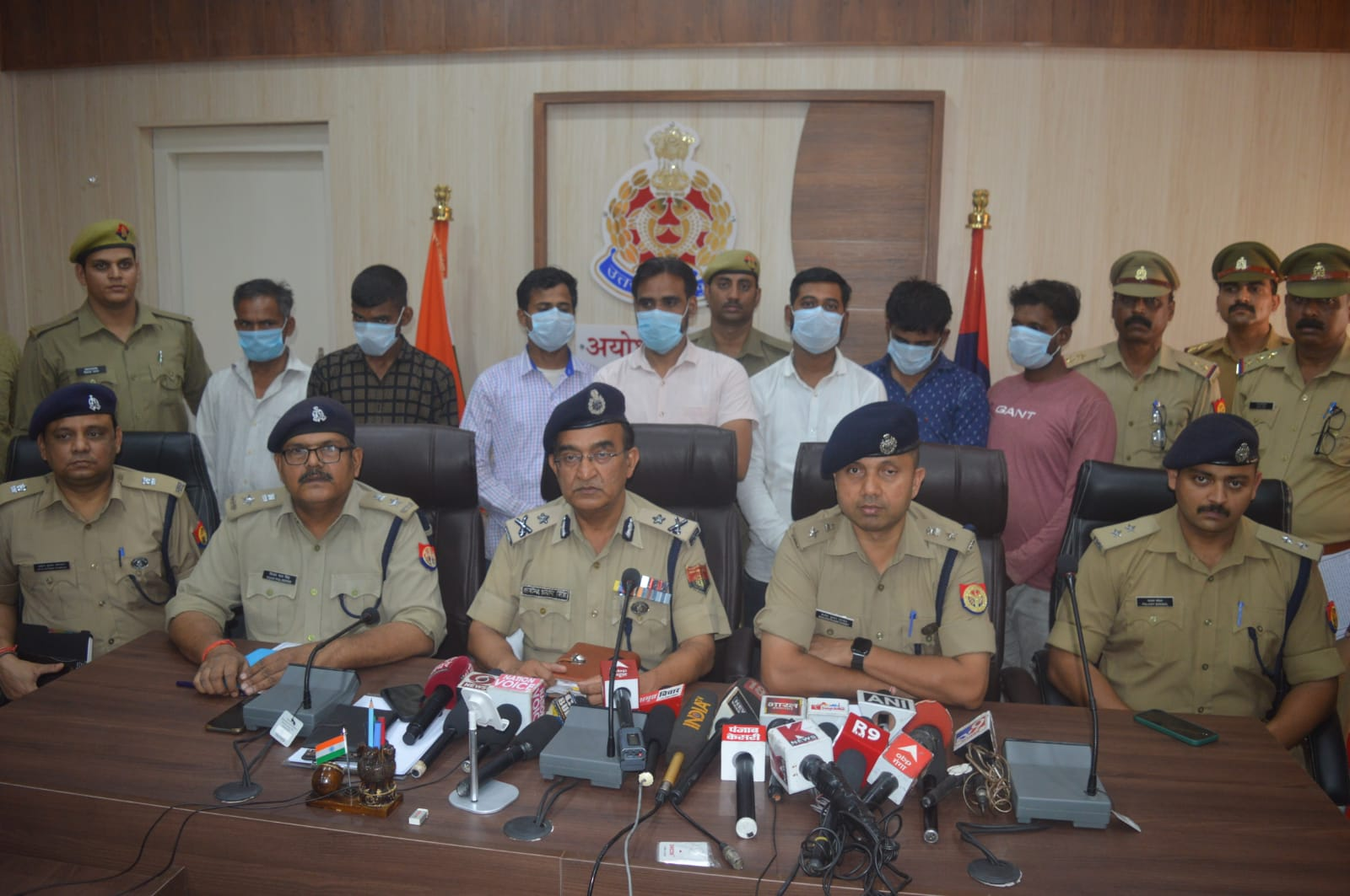 Seven held in Ayodhya for dropping objectionable items in Mosques #Ayodhya #UPPolice #ayodhyapolice