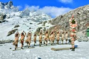 Himveers of Indo-Tibetan Border Police ( @ITBP_official  ) performed Yoga at 17,000 feet in snow conditions in Sikkim Himalayas.
