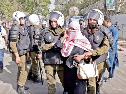 Pakistan: Police resort to tear gas, baton-charge PTI workers ahead of Sialkot rally