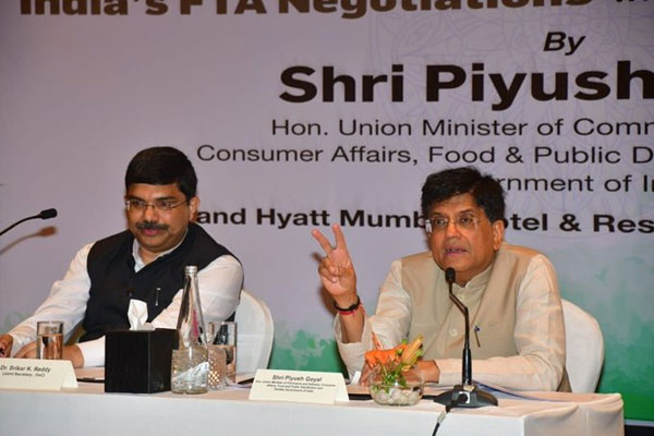 Union Minister  @PiyushGoyal  held an extensive stakeholder consultation with the Automobile & Auto Component industry to identify the roadmap for increasing exports. He also took input for Free Trade Agreement negotiations with the EU, UK, Canada & other countries.