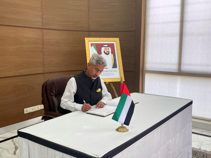 EAM  @DrSJaishankar  signed the condolence book at the Embassy of the United Arab Emirates and extended deepest condolences on the passing away of Sheikh Khalifa bin Zayed Al Nahyan, late President of the UAE.