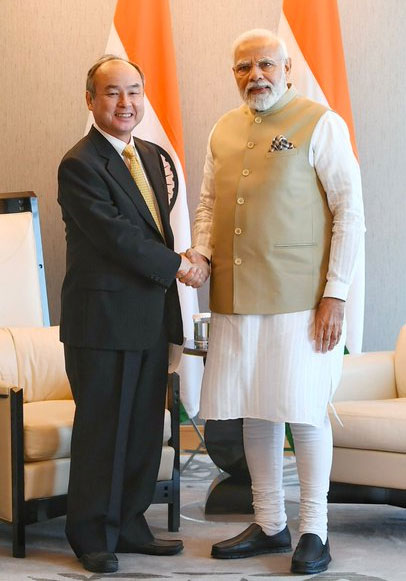 PM  @narendramodi  met Founder  @SoftBank_Group  Masayoshi Son and commended Softbank’s role in India’s startup sector. Discussions focused on Softbank’s future participation in India in technology, energy, finance, R&D, etc.