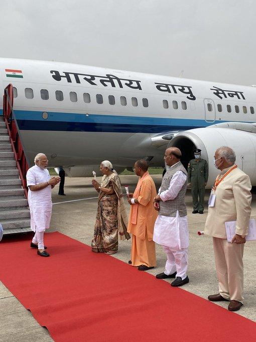 Prime Minister  @narendramodi  lands in Lucknow. He was welcomed by UP Governor  @anandibenpatel , CM  @myogiadityanath , Defence Minister  @rajnathsingh  and other dignitaries upon his arrival.