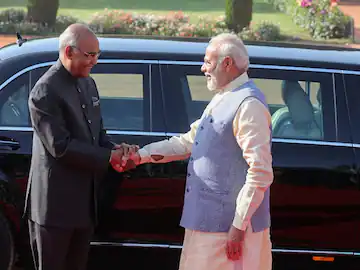 Uttar Pradesh | President Ram Nath Kovind and Prime Minister Narendra Modi visit and offer prayers at Pathri Mata Mandir in Paraunkh village, Kanpur.