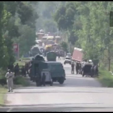 J&K: Suspicious object found on Srinagar-Baramulla highway, traffic suspended. Details awaited.