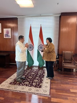 MoS for External Affairs  @RanjanRajkuma11  met Indonesian Ambassador Ina Krisnamurthi. They discussed ways to further strengthen the multi-faceted India-Indonesia relationship.