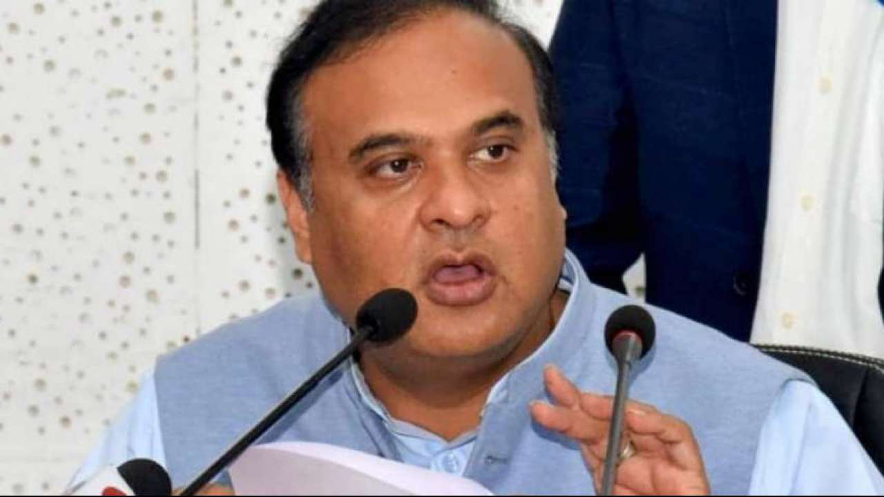 Chief Minister of Assam, @himantabiswa talked with the DCs of flood-hit districts and asked them to ramp up their relief measures & ensure adequate compensation to all genuinely affected people.