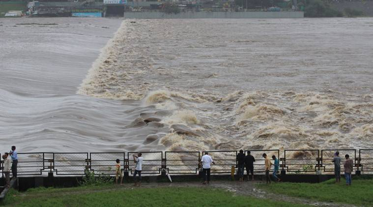 Gujarat: Water level rises in Tapi River in Surat due to incessant heavy rainfall.