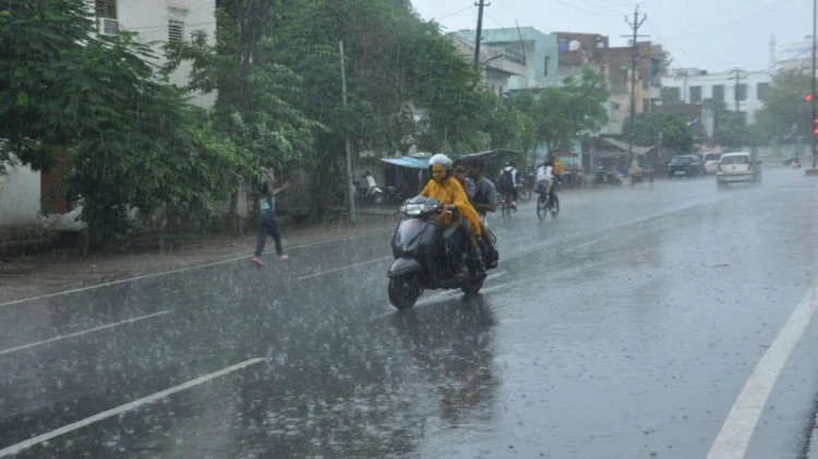 Uttarakhand: Red alert for heavy rain issued for 7 districts of the State - Dehradun, Tehri, Pauri, Nainital, Champawat, Udham Singh Nagar and Haridwar, for today & tomorrow: Meteorological Centre, Dehradun.