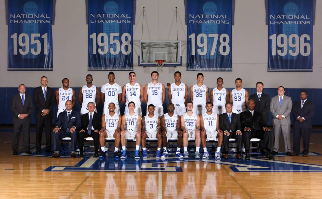 44_859_20151230164512_mbball_teamphoto_new_cw.jpg