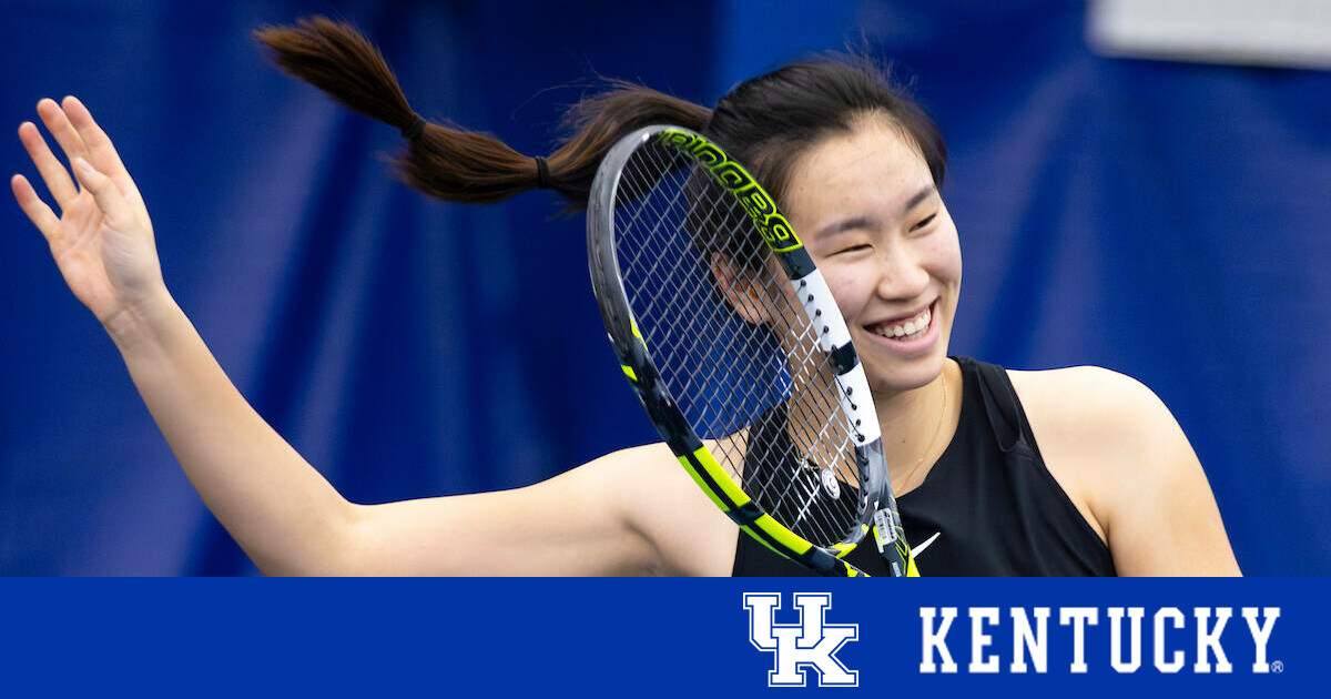 Julia Zhu Named to SEC All-Freshman Team