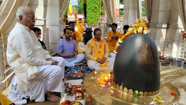 राष्ट्रीय स्वयं सेवक संघ के सर संघ संचालक मोहन भागवत पहुंचे हरिद्वार–