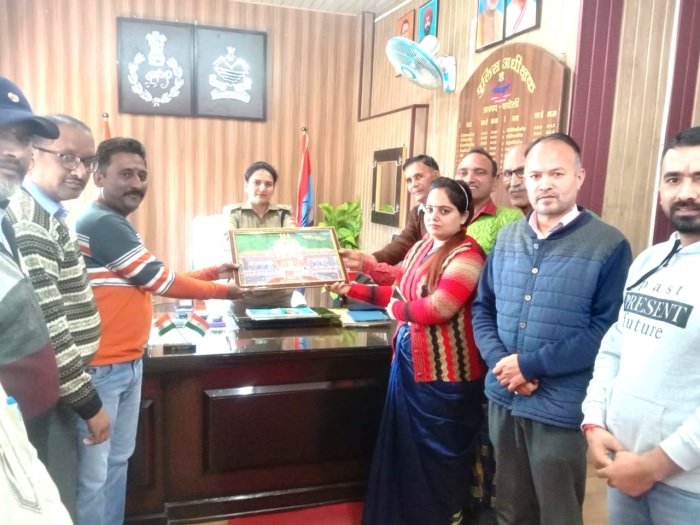 चमोली: विश्व हिंदू परिषद व बजरंग दल के पदाधिकारियों ने की पुलिस अधीक्षक से शिष्टाचार भेंट–