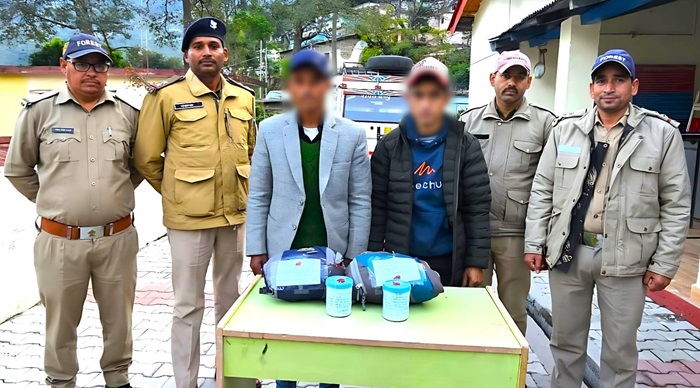 चमोली: पुलिस के हत्थे चढ़े वन्यजीव तस्कर, कस्तूरी मृग के कस्तूरा व दांतों के साथ दो गिरफ्तार–