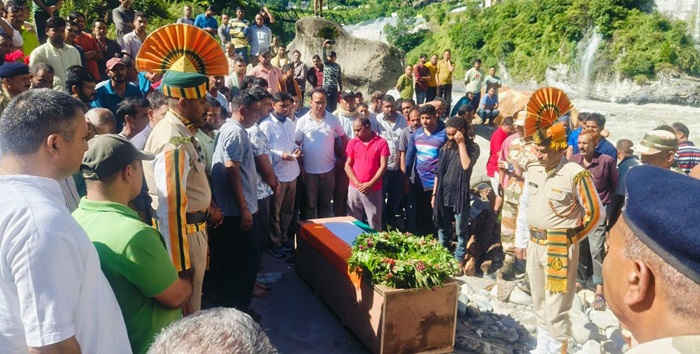 चमोली: आईटीबीपी के शहीद का सैन्य सम्मान के साथ हुआ अंतिम संस्कार–