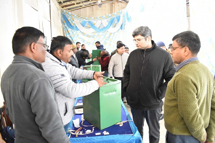 चमोली: 304 मतदान अधिकारियों को दिया प्रशिक्षण, 20 जोनल और 28 सेक्टर मजिस्ट्रेट शामिल–