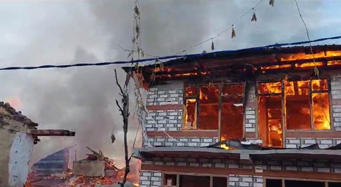 पानी गर्म करने की रॉड में लगी आग, मकान में रखा सामान जला, रेस्क्यू टीम ने बुझाई आग–