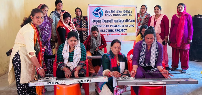 सामाजिक दायित्व: टीएचडीसीआईएल की विष्णुगाड-पीपलकोटी जल विद्युत परियोजना ने स्थापित किया बुनाई प्रशिक्षण केंद्र–