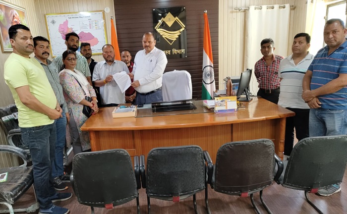 हक की लड़ाई: नियमावली को लेकर बहुउद्देशीय प्रारंभिक कृषि ऋण सहकारी समितियां के कर्मचारियों में उबाल–